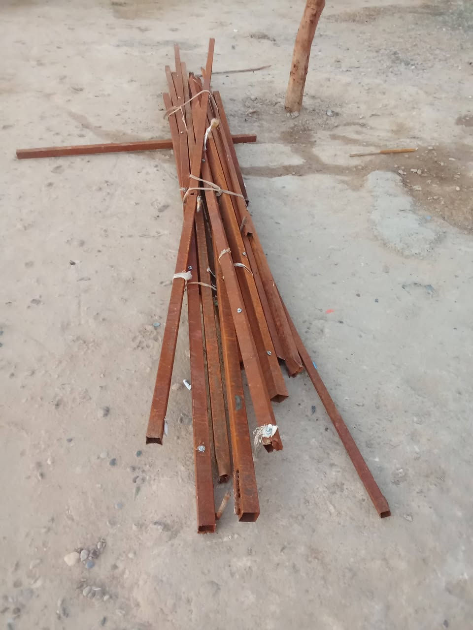 سلام عليكم يوجد شخاط شرط كله عدل اقل وحده 3 أمتار ولبقيه 4 و5 متر العدد 12 شخاطه كلهن عدلات   السعر 65 كلهن رقمي ***********
