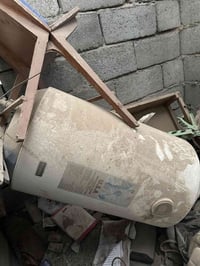 سخان ماء جديد بس مترب نوع أمريكي الشراي يتصلب ٤٠ 07703703564