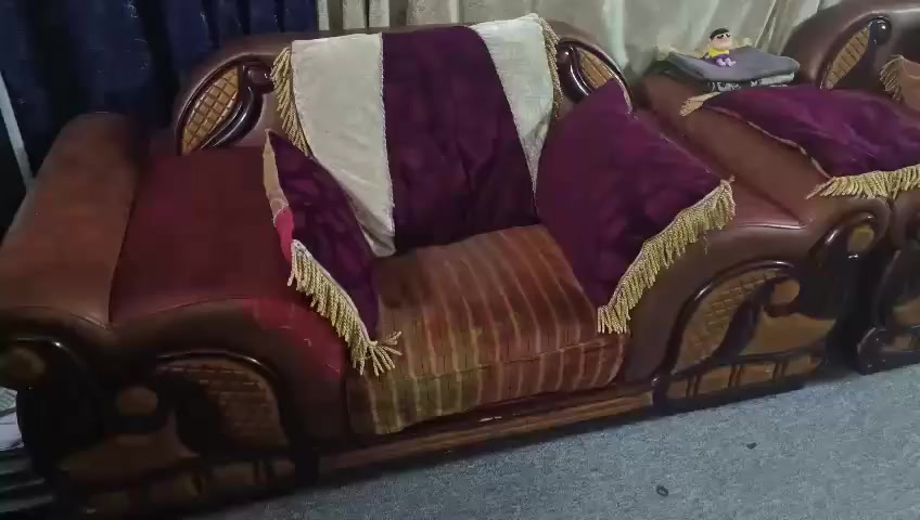 مكلف بالنشرر/////سلام عليكم تخم جلد مثل ماموضح بالصوره يمكن 6 مقاعد سعره ///50 الف للاستفسار ‏‪0750 918 2725‬‏
