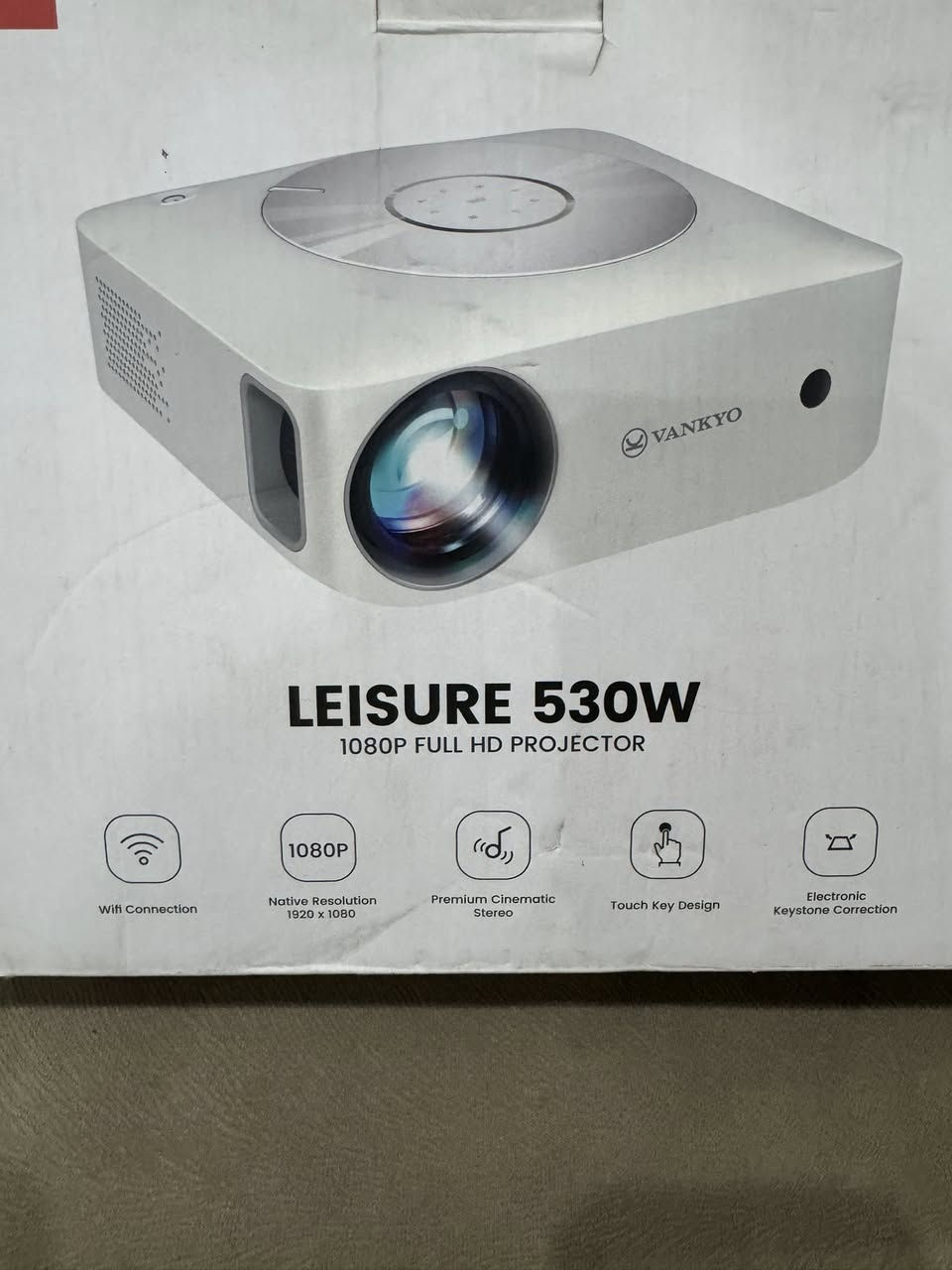 داتا شو VANKYO
واي فاي 
لمس 
مدخلين HD
مدخل AV
مدخل USB
برده عرض 
هاذا فديو والعرض على حايط بدون برده 
خلي سعر بالي يرضي الله وبالعافيه عليك 
***********واتساب
