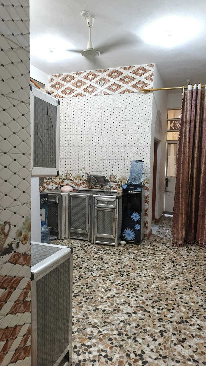 مشتمل مساحته ١١٠نهايه شارع جامع الزهراء الكبير تقاطع المنتدى.. طابق ونص.. غرفتين هول  مطبخ استقبال مناور ٢صحيات داخليه وخارجيه وحمام ب١٤٠وبي مجال للاتصال ***********
