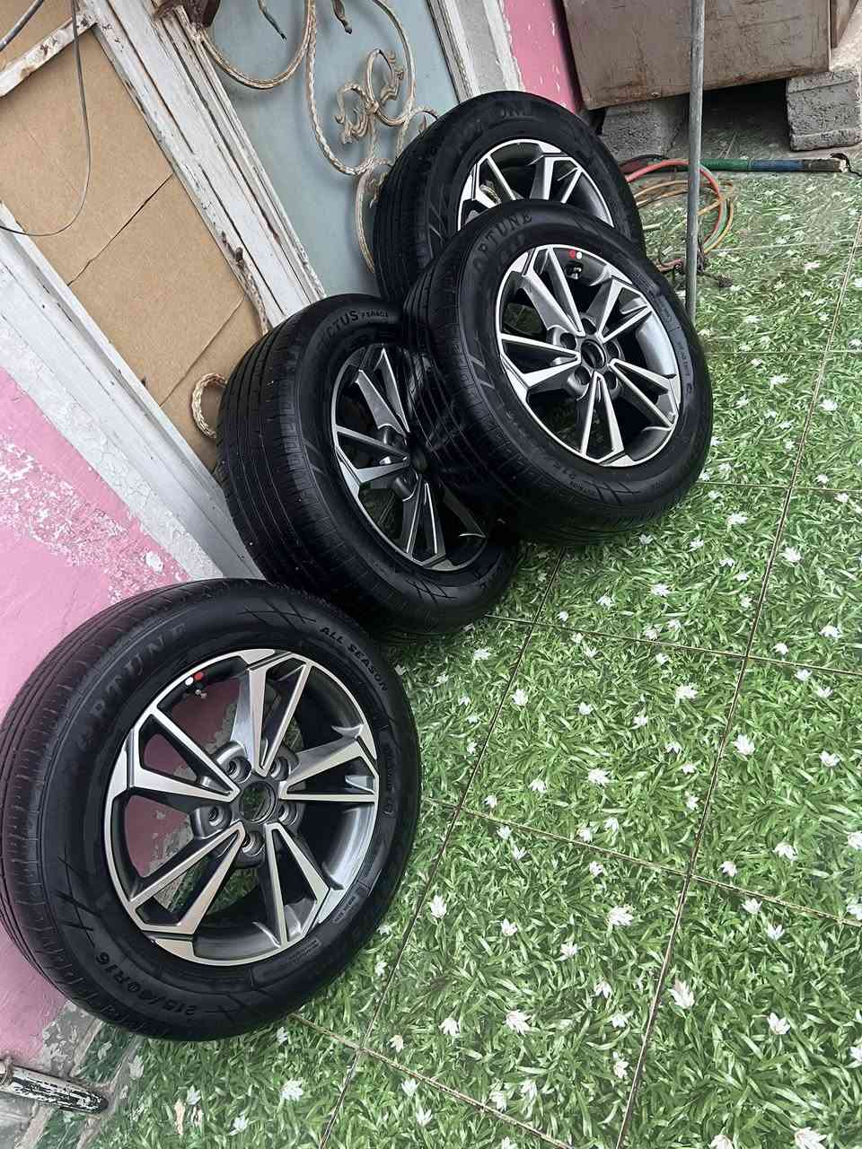 تخم ويل حجم ١٦ اصلي مال فورتي يرهم على جميع السيارات كوري ياباني نضافة ٩٨ ٪؜
وياه تخم تاير نضافته ٨٥ ٪؜  فقط واحد بي فتيله
كاملات حتى وهواهن وحساسات بيهن يعني جيب وشد

للبيع فقط السعر ٣٠٠ الف 

مكاني الدورة الصحة 
***********
