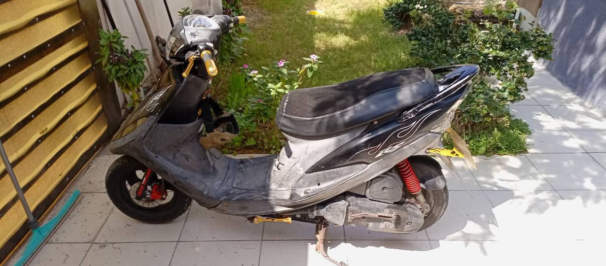 السلام عليكم دراجه عدله للبيع صارله شهر من اشتريته بعده جديده مال رمبه الدراجه فول نضافه وعلى فحص السعر 850وبيه مجال المكان نجف ***********
