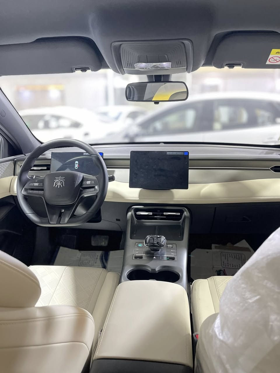 BYD جن بلاس
2025 صفر كيلو 
السياره كامله عده وغراض 
***********
