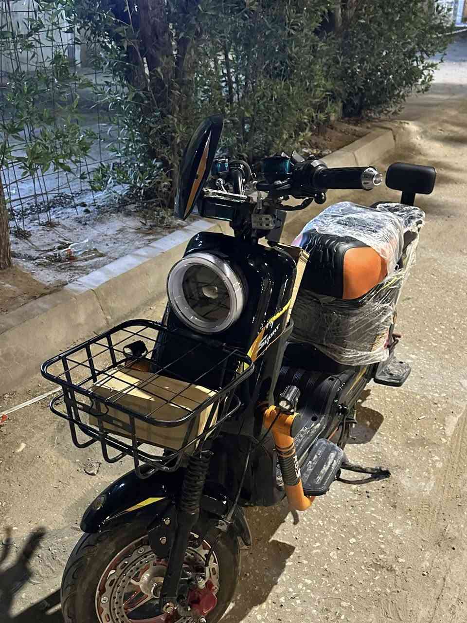 سلام عليكم دراجه شحن R9s للبيع مديل 2026 نضيف احله من صوره كهربائيات كلها شغاله
 5بطاريات
 حساسات مفتاح وبصمه وكارت 
إنذار مكاني وملف 2000 
غراضها كلها موجوده
 دواسات البايدر لسه مامفتوح ولمرايات نفس الشي 
مكان كربلاء قبل نهاية شارع الجاير 
السعر 500 وبيها مجال بسيط الاستفسار خاص


**إذا كنت صاحب هذا الإعلان وتريد حذفه لأي سبب، رجاءا أرسل رسالة إلى الدعم الفني**