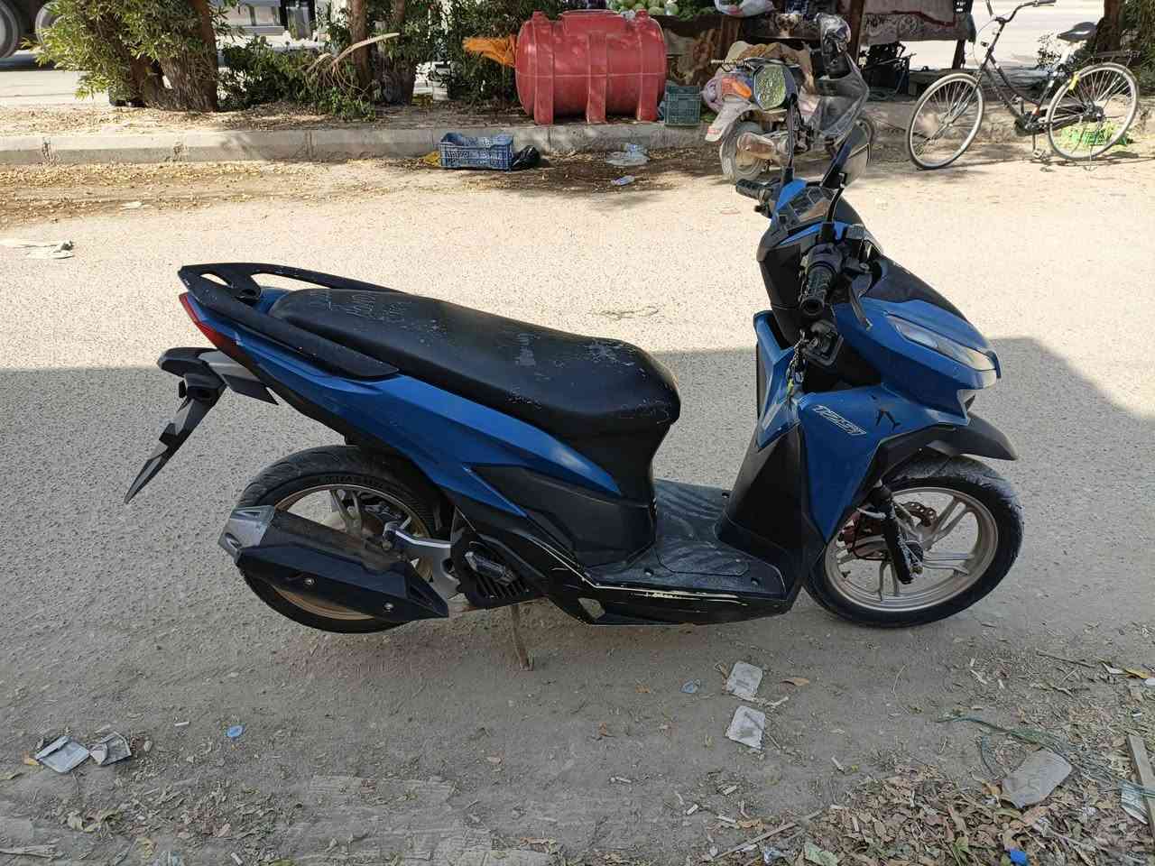 دراجة هوندا كليك موديل 22 محرك شرط النضافه والفتح سعرها 900 وبيها مجال للاستفسار  الاتصال على الرقم ***********
