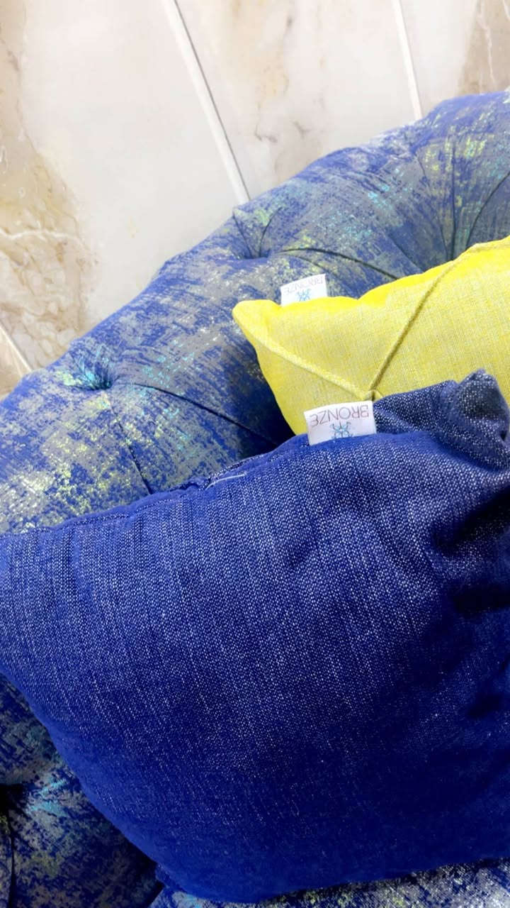 تخم تركي ماركه اصلي خشب زان سفنج سوفت ظغط عالي نظافه ١٠٠/١٠٠ قماشه درجه فولى اخو جديد ويا طبلاته ٨ مقاعد مكان دوره *********** واتس بغداد, العراق
