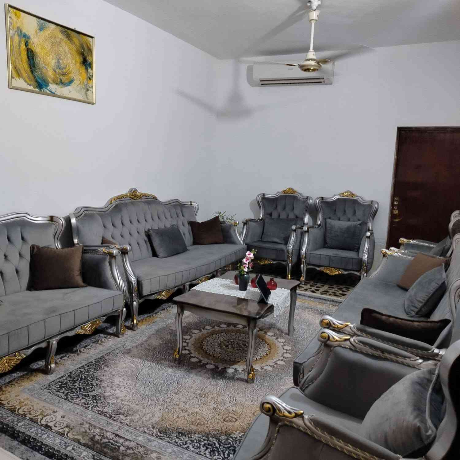 🏡 للبيع – منزل طابو في حي الإعلام
📍 الموقع: حي الإعلام، 

🔹 مواصفات المنزل:

- طابقان.
- الطابق الأرضي:
  - استقبال كبير.
  - غرفتان.
  - حمامان (داخلي وخارجي).
  - ساحة كبيرة جدًا.
- الطابق الأول:
  - 4 غرف (غرفتان مكتملتان وغرفتان قيد الإكمال).
  - صالة كبيرة جدًا.
  - بناء الطابق الثاني جديد 

💰 السعر: 190 مليون دينار عراقي، وقابل للتفاوض بشكل معقول.

📱 للتواصل (واتساب):
***********

التفاصيل كما موضحة في الصور.
