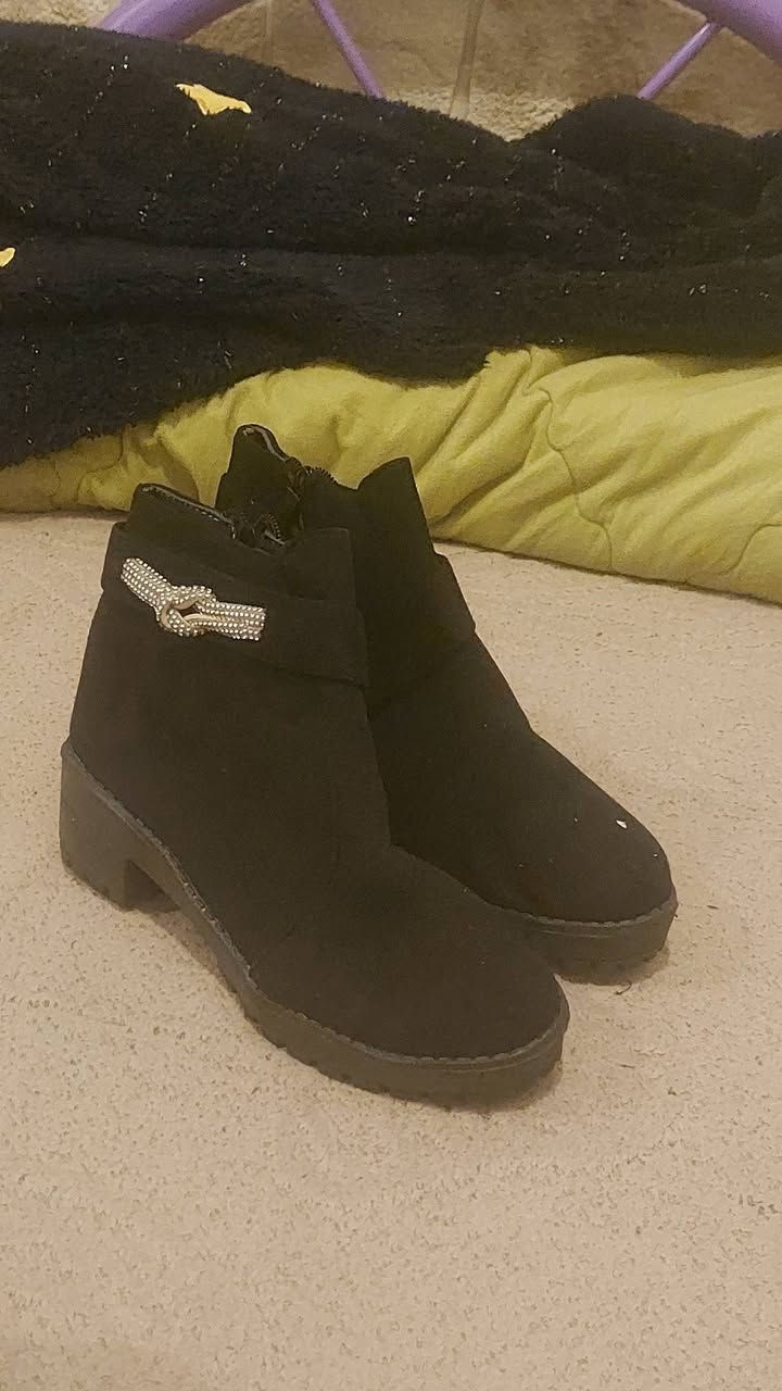 سلام عليكم بنات وعلي بلاش بلاش لجنط لجنطه بلفين ممستخدمات ابد ولبوتات على الفين هم البوت الاسود قديفه قياس ٣٨ والبيجي جلد قياس ٤١،القطعه على الفين وشرط بل ليبل يلا لتريد تدخل خاص وما انزل ولا ربع لان جوه لسوك


**إذا كنت صاحب هذا الإعلان وتريد حذفه لأي سبب، رجاءا أرسل رسالة إلى الدعم الفني**