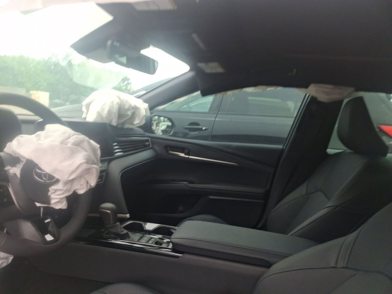 السلام عليكم تويوتا كامري هايبرد موديل ٢٠٢٥ باسمي سيارة جديدة زيرو رقم بغداد صور الحادث معروضة بالمنشور 
سيارة ليبل واحد اي قطعة ممبدلة بيها 
مواصفات xae 
فتحة بصمة سايد بريك بصمة تبريد قطعتين شاشة كبيرة
 السيارة فول مواصفات السعر ٢٧٠
مكاني بغداد للاستفسار
 ***********
