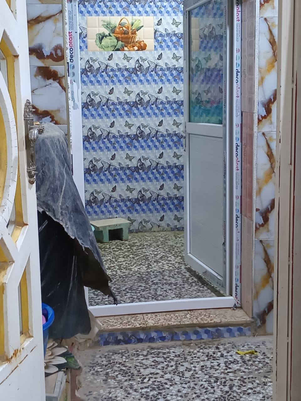 السلام عليكم
بيت في منطقه بدايه العوفيه قرب مدرسه الغدير الابتدائيه. مساحه ١٤٠م
على ساحه ومقابله حديقه تابعه اله. البيت بناء قاطين كامل القاط الأول استقبال وصاله ومطبخ وغرفه وصحيات خارجيه وداخليه. القاط الثاني غرفتين وصاله ومخزن فوك المطبخ يصير. بناء درجه اولى وبيت جاهز من كل النواحي. للاستفسار عن السعر الاتصال على الرقم وبيه وتساب هم
***********
