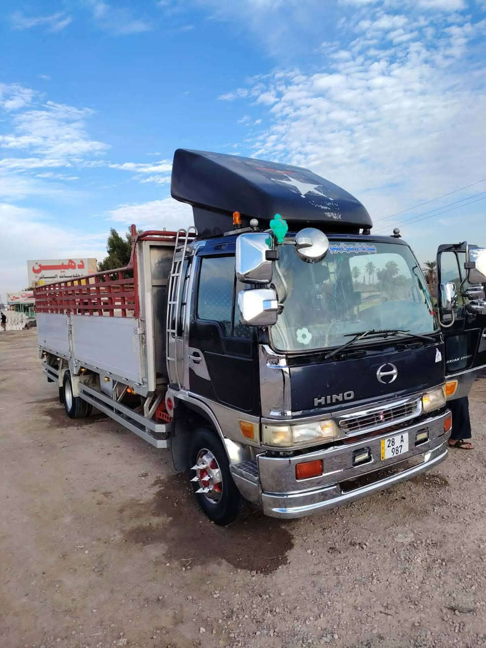 السلام عليكم هينو انكر للبيع ستة وربع ابلادي شاصي مكفول محرك 80 عادي خطين رقم نجف تحويل ثاني يوم مكلف بلنشر للاتصال على الرقم ***********
