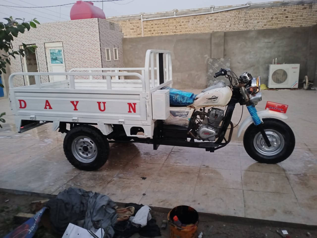 سلام عليكم ستوته للبيع موديل 2015 جديده توني معمره أوراق كامله مكينه ما مفتوحه تخم  تاير جاهزه كهربائيات شغاله مكان سوق الشيوخ السعر 1550وبيه مجال ***********
