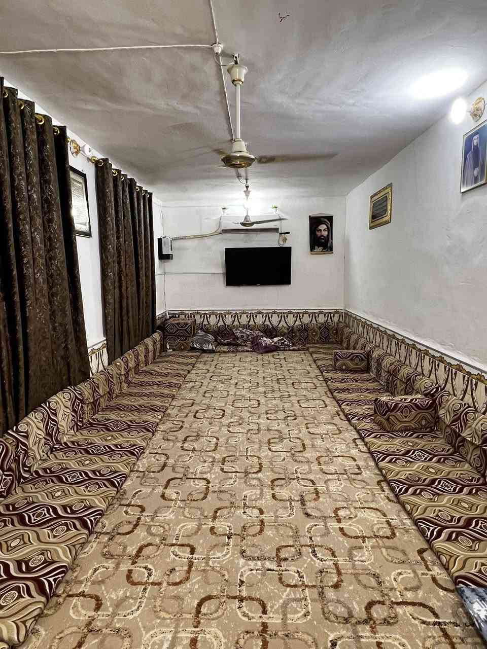 بيت للبيع 
4 غرف + حمامات داخليه
حديقه كبيره + حمامات خارجية 
استقبال 9 امتار 
مساحة البيت 220
طابو زراعي
عنوان البيت شارع المطار مقابل قرية الغدير شارع المطحنة 
للاستفسار خاص او الاتصال على الرقم
***********
