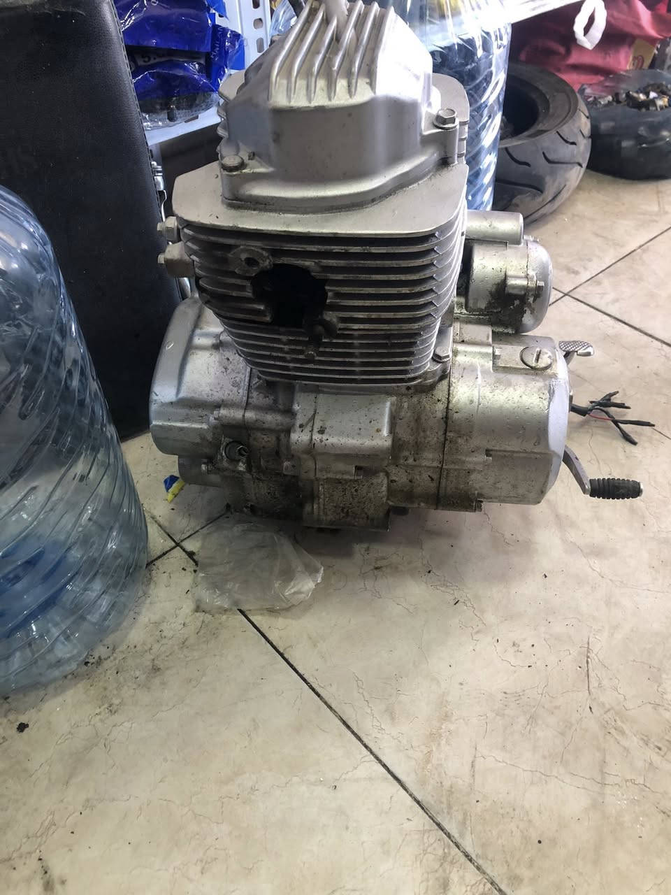سلاوی خواتان لێبێت 
ئەم مەکینەیە بۆ فرۆشتن مەکینە 200cc
بە شەرتی ئیش کردن 
سعر000 65 معامەلەیەکی برایانە 
شوێن سلێمانی 
***********
ڤایبەر و واتسابی لەسەرە

