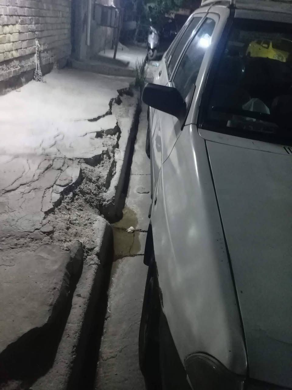 السلام عليكم(مكلف بالنشر )
سايبا ٢٠٠٩ خصوصي بغداد 
المحرك بيه خيط تبخير 
باقي تفاصيل بل فيديو 
السعر 32 ورقه وبيه مجال 
المكان بغداد الشعلة 
رقم صاحب السياره ***********
