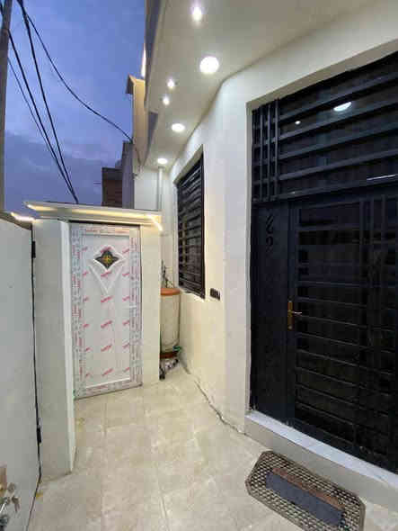 يالله السلام عليكم 
السعر 78
للبيع دار 
المساحة 100 متر 20*5
بناء حديث 
يحتوى على غرفة نوم ومطبخ وكلدور وصالة بناء حديث كامل 
طابو زراعي سند 25 خدمات كامله من كلشي مجاري ماء كهرباء عدا التبليط 
العنوان - شارع 80 خلف نون مول 
للاستفسار ***********
