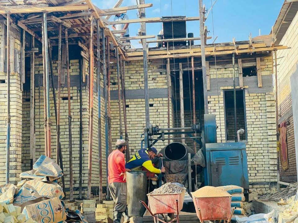 السلام عليكم 
نبده بإذن الله اقراء الأسعار والمواصفات 
المتر البلوك الهيكل 190 الف 
المفتاح البلوك 300 الف 
الهيكل الطابوق 210 الف 
المفتاح الطابوق 450 الف 
الثرمستون الهيكل 200 الف 
المفتاح 300 الف 

التشطيب 
لبخ ابياظ البيت 
بلكامل من الداخل والخارج 
تئسيس الماء والمجاري 
بوري 10بار 
الكهرباء البت بلكامل 
واير اردني 
نقط
السعر الواحده 2500نوعيه جيده 
السراميك النهدي الجداري 
الارضيه 
ايراني 14م 
سقف ثانوي البيت 
ايزوكام السطح 
جام البيت حسب الطلب 
البيبان الحديد 
جاهز اربعه ملم 
تفصال الخشب بلكامل 
مغاسل البيت 
والخلاط نوعيه جيده

شيش روهينه ايراني 
سمنت المبروكه 
رباط 40x60
تسليح 8شيش نشر الاتاري 25 
ارتفاع البتلو متر
البتلو طابوق 🧱 
لبخ وتزفيت 
دفان سبيس 
رش الكلوردين الامريكي 
بناء بلوك النوعيه الجيده 
ارتفاع البناء 3.50
رباط فوق الشبابيك 
صب السقف 20سنتم 
نشر 25سنتم 
ارتفاع الستار 160م 
شبكه الكهرباء
*********** ابوصادق
