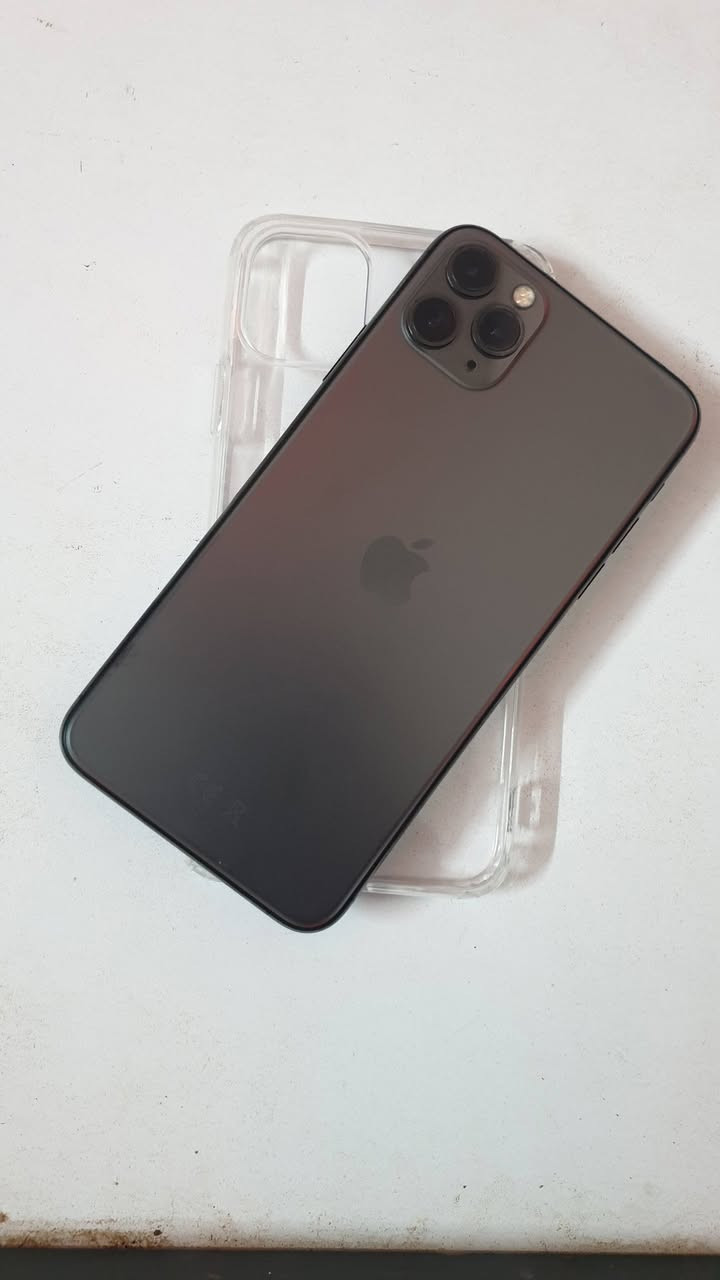 ايفون 11برو ماكس امبدل فقط شاشه اصليه الجهاز نظيف الذاكره 256 البطاريه 75 الجهاز كله شغال بصمه شغاله مابي اي عطل السعر 250 مكاني بغداد جرف النداف مقابيل شركه العامه لسيارات ***********
