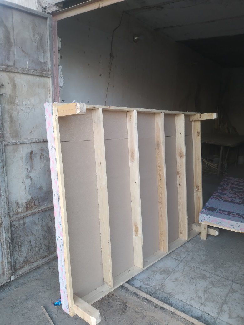 متوفر تخت جرباية غرف نوم جملة ومفرد 
نفر و نفرين القياس حسب الطلب 
مكاني الحلة 
***********
