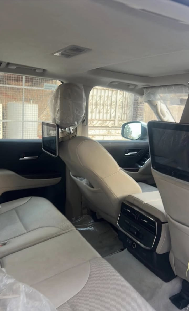 لاندكروز 2023 لمتد اصلي وكاله ساز بعدها بالضمان 

محرك 4000 تنفس طبيعي 

مكفوله من البارد والصبغ 

ماشيه 91

3 شاشات وكامرات 360 درجه 

سياره جديده 

رقم اربيل باسم شركه تريد وكاله او تحويل 

السعر 66.5  

***********
