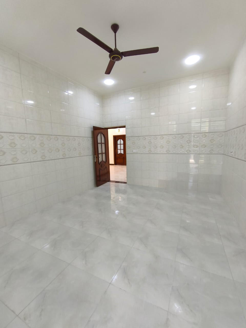 #اسعد_الله_اوقاتكم_بكل_خير 🔷 
عن توفر دار سكن البيع 
#المساحه   225 متر  👌🏼
#جنس_العقار:: طابو زراعي عراقي وكاله ونسخه من الطابو ◼️ 
البيت جديد وفارق وجاهز السكن طبعن ما شاء الله البيت تحفه فنيه🛑
البيت يحتوي على 
غرفتين منام 
وصاله
وديوان 
ومطبخ
وصحيات داخلي وخارجي 🛑 
وكراج سياره 🔷
#العنون البيت :: البصره ابو الخصيب شارع طريق الصحراء
#السعر  البيت 125 مليون وبي مجال 
#للاستفسار الاتصال على الهاتف 📞📳
📳((***********))📳 ابو كيان الحدادي
