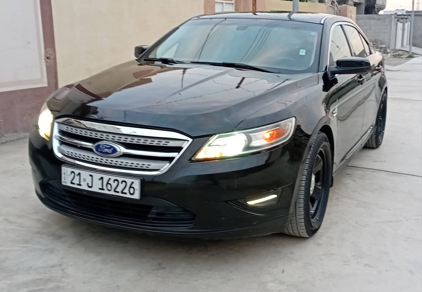 سلام عليكم من رخصت الادمن تورس 2012 أمريكي كلين كفاله عامه بدون صبغ بدون تبديل بدون فتح رقم سليمانيه الدولي بأسمي تحويل نفس اليوم ماشيه ١٩٠ ميل مكينه كير حداديه أمامي وخلفي تبريد تدفئه كهربائيات كلهن كفاله شفتات ستيرن عدسات زرع دهن وفلتر موتور كرافت البارحه مبدله السعر ١١٢ مجالها بسيط ***********
