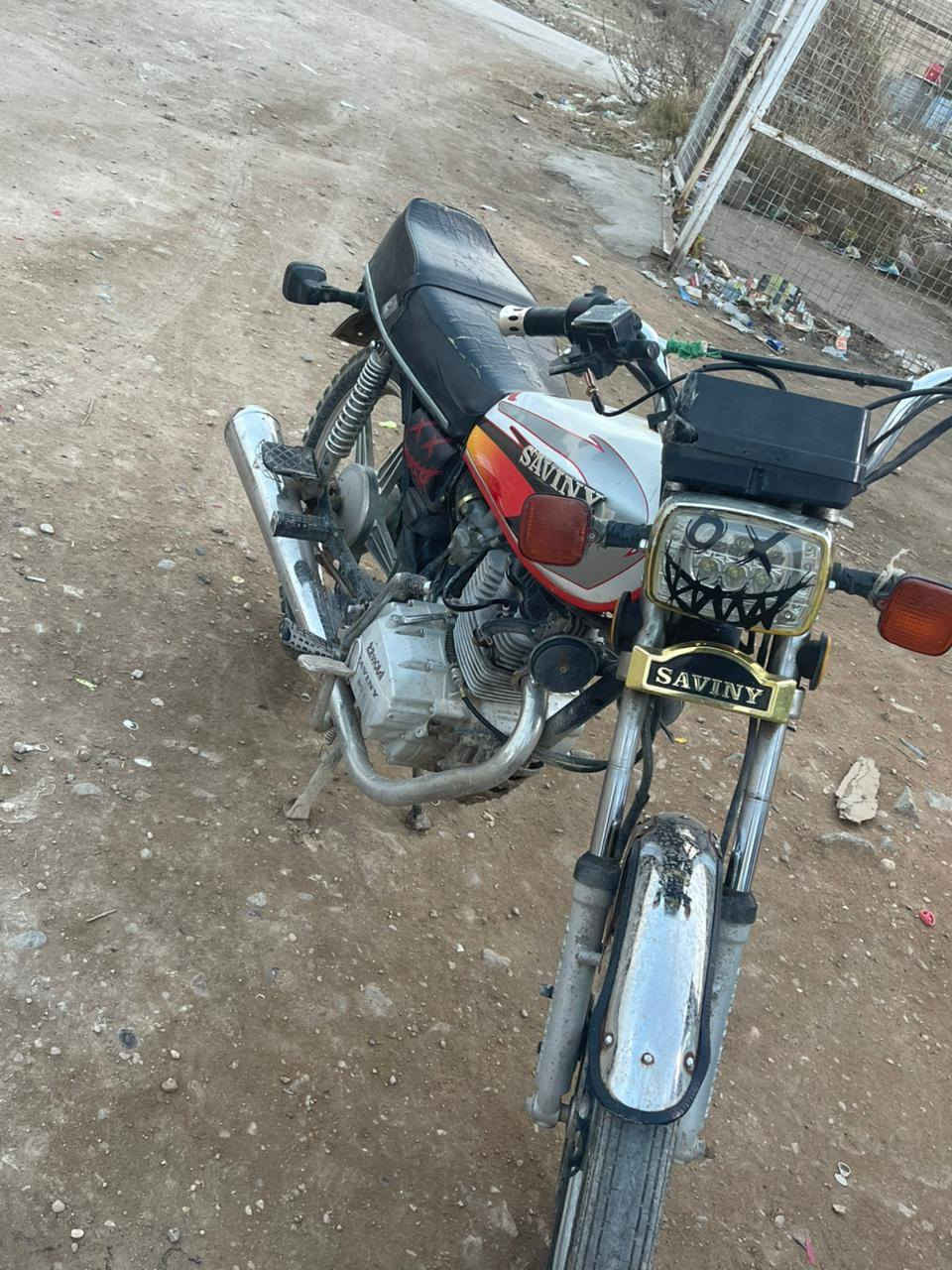 مراوس فقط موللبيع مراوس فقط 
السلام عليكم دراجة سافان 5كير موديل 2021 تشغيل عن بعد +نضام سرقه كفاله اوراق اصولي محرك سبانه ما لايحتة الدراجه كلشي بيهة بلادي نقصهة بس سيبايه وجوزه كلشي شغال كهربائيات كلشي بيهة شغال نقصهة بس جوزه 
***********
