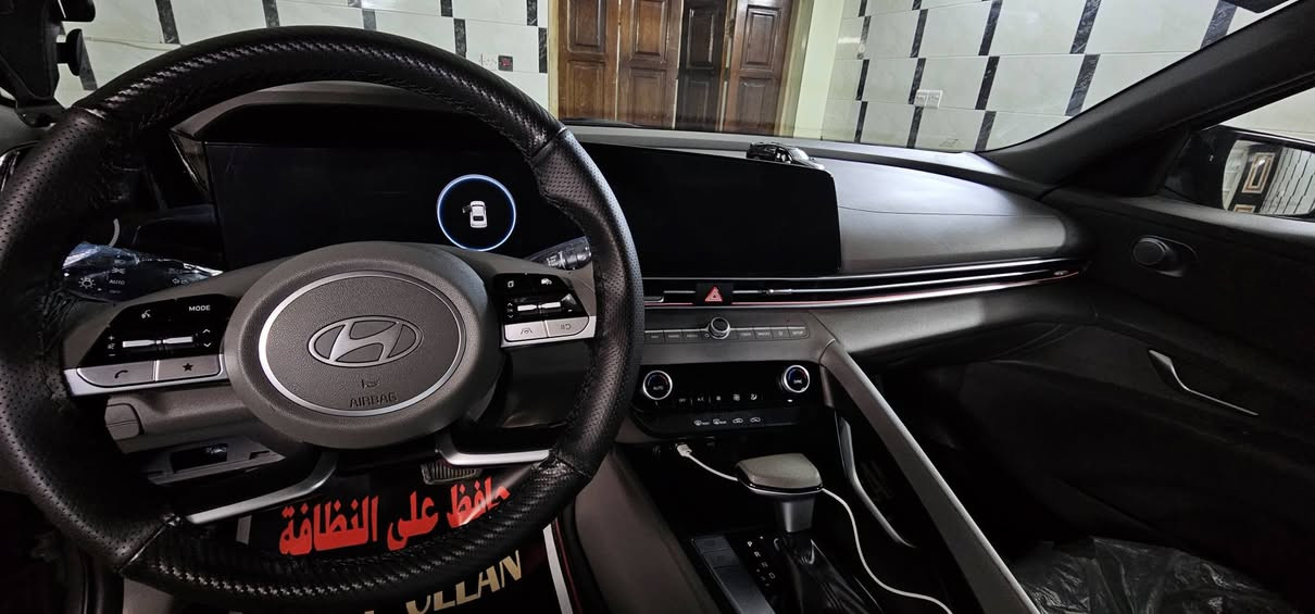 السلام عليكم اخوان 
النترا ٢٤ وارد امريكي
المحرك ٢٠٠٠ دوش .. المواصفات موضحة بالصور
وكذلك الحادث ناشرة بالمنشور كلش خفيف بدون قطرة ولا تبديل كلهة ليبل واحد صبغ فقط تكحيلات وبوارد
السيارة تعبان عليهة  ومرتبهة وبرغي معايزة تشغل وتطلع 
رايدهة ب ١٦٥ وبيهة مجال بسيط 
أي استفسار 
*********** خط + وتساب
