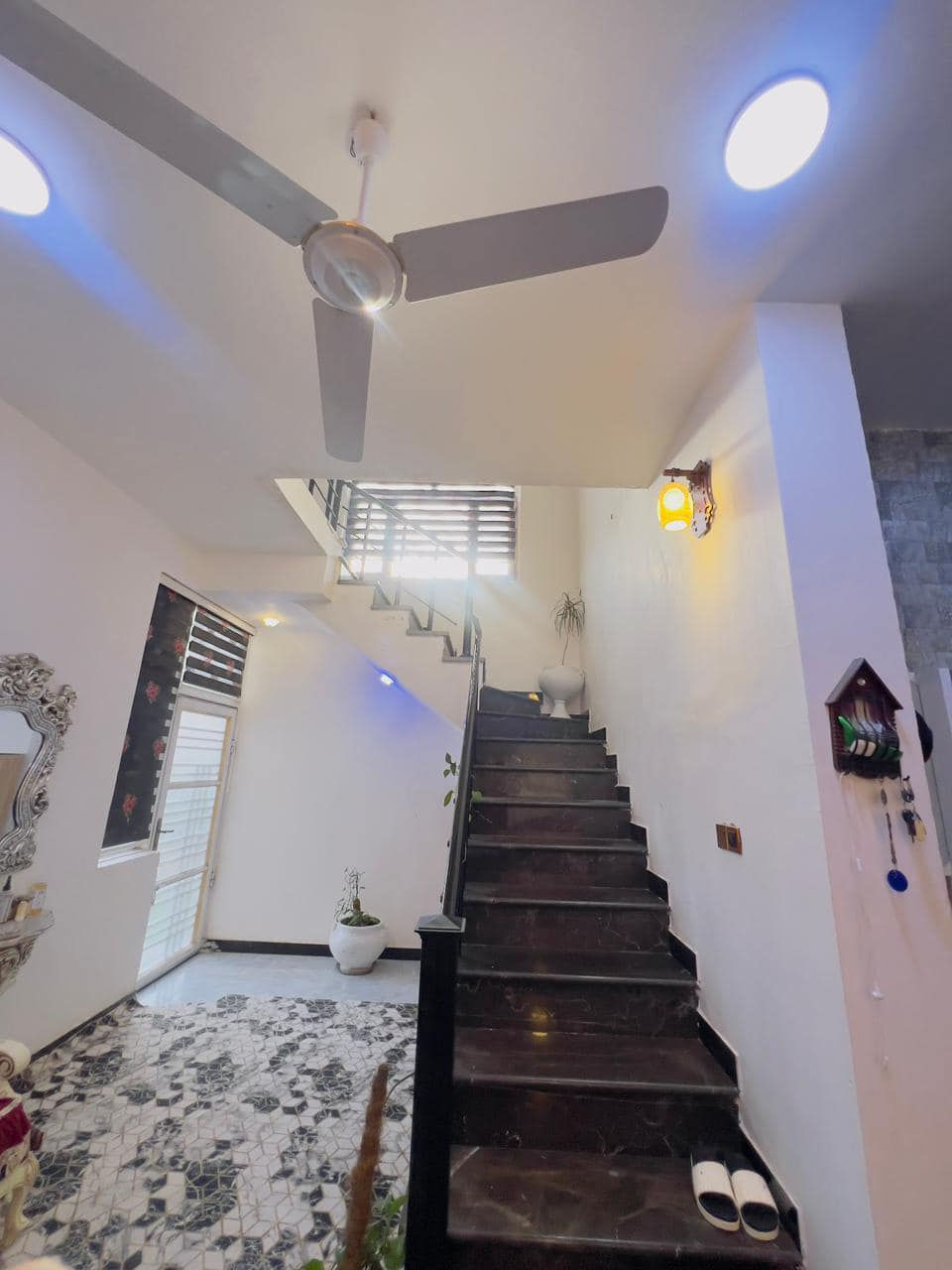 🏠.دار لبيع حديث جدا 📍 🏠

. ((((🏢🏢🏢🏢 🧿🧿🧿)))) ⭕

الموقع/ طريق حله كربله ابو غرق نزلت سيد ادريس حي ابو اسد 📍📍

 
المساحـــة الكليه / 368 

التفاصيل // الطابق الاول غرفتين نوم صاله مطبخ صحيات هول كراج حديقه مرتبة 

الطابق الثاني / غرفتين نوم صحيات بيتونه 
 

السعر :  ***********  محمد الجنابي المدهش للعقارات

 
 
  شوارع نظاميه  تتوافر كافة الخدمات ماء كهرباء تبليط 

للمزيـــــد من الاستفســــــار مراسلــة الصفحــة او زيارة #شركة المدهش للعقارات والمقاولات 📍📍 
الكائن في الحلــــة - شــــــــارع بغداد قرب مدينة العاب المدهش فرع مطعم ابو صفاء الاول فرع الجسر المشاة  او الاتصــــــال علــــى

 ☎️***********_*********** ☎️
 متوفــــــر واتساب
💢لمــــــن يــــــرغب فــــــي عــــــرض عقاره طابــــــو صــــــرف او زراعــــــي او تجــــــاري يرجــــــى مراســــــلتنا 💢
#شركة _المدهش للعقارات والمقاولات⁩
