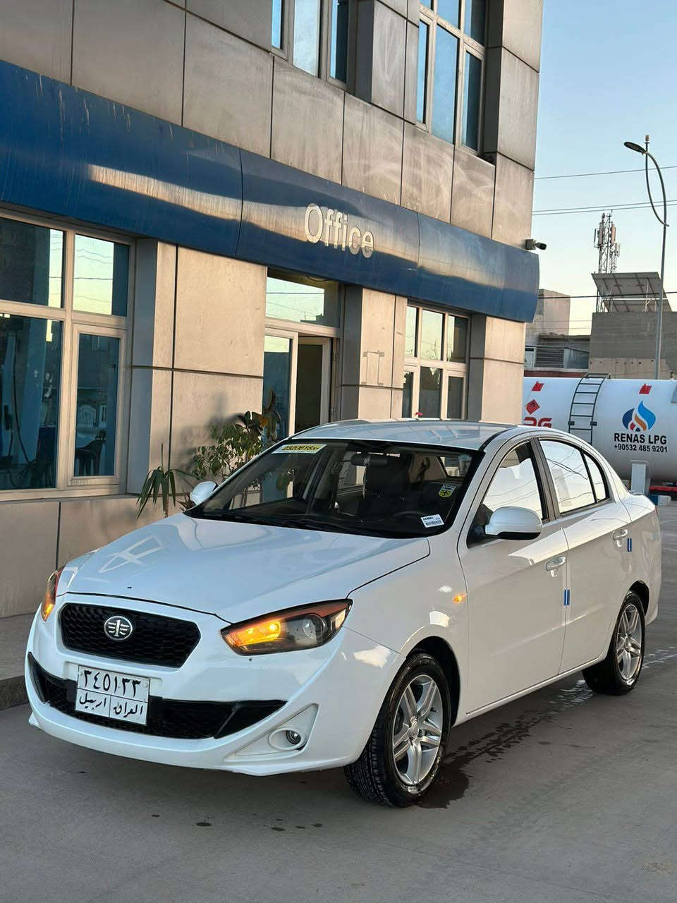 سلام عليكم 
فاو للبيع ٢٠١٣
بدون صبغ بدون ضربات
شرط كير و محرك تبريد سيارة جديدة 
مواصفات معروفه و بي شاشه ايباد
سيارة جاهزة من كل نواحي 
شرط تحويل 
مكان سيارة كركوك 
سعر ٥٤ ورقه وبي مجال

*********** كركوك, العراق
