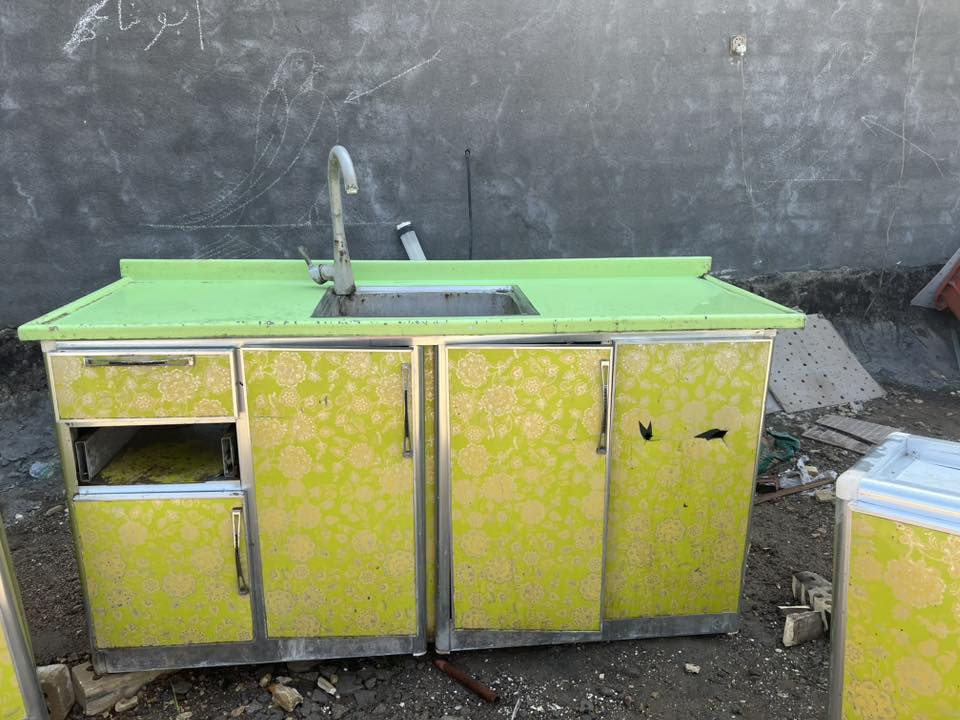 كاونتر ألمنيوم للبيعً نضيف عوزه ترتيبات بسيطه السعر خاص او الاتصال ع الرقم *********** مكاني بابل الحمزه الغربي
