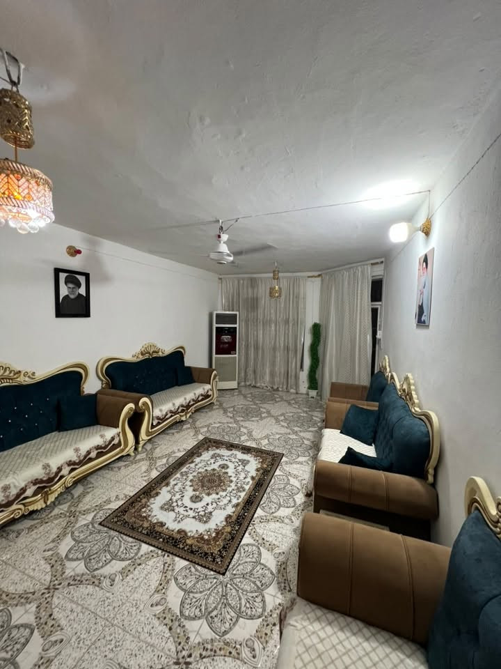 دار للبيع  حواس نهاية نزلة جبار الكهربائي قرب المدرسه المساحه ١٥٠ يتكون من طابقين غرفتين نوم صاله ومطبخ واستقبال وكراج سياره و ٢ حمام داخلي و ١ حمام خارجي و منور خلفي بناء بلوك  حديث البناء للاستفسار اتصل او وتساب

***********
