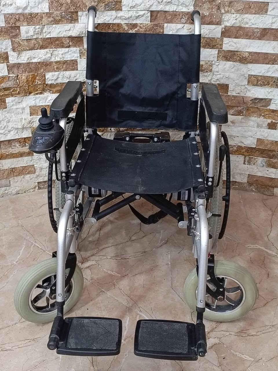 عربانه شحن جديده مستخدمه شي قليل للبيع السعر 400 وبيها مجال الاستفسار واتساب فقط ‏‪***********
