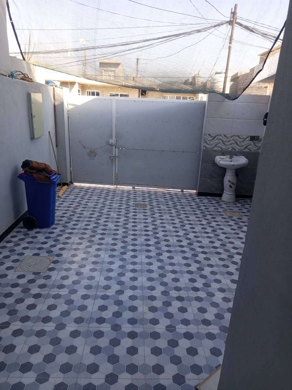 مشتمل 125 متر طابو زراعي سند 25 في الخالص حي شمر مجاور حي الزهراء قرب فلكه مصطفئ جواد مدخل المنطقه كبال بانزين خانه الزيتون بناء 2025 طابقين يحتوي الطابق الاول عل كراج سياراه وستقبال ومطبخ وصاله ومجمع صحي خارجي وداخلي وغرفه نوم وترك خلفي والطابق الثاني يحتوي عل غرفه ومجمع صحي وصاله البيت بي سطحين بناء متعوب عليه  للستفسار اتصال عل الرقم *********** بي واتساب
