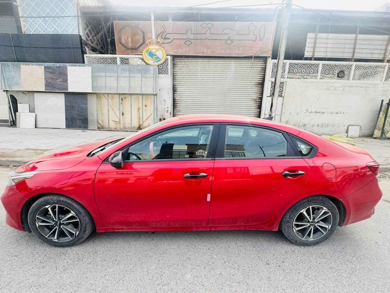 سلام عليكم

سياره فورتي وراد أمريكي موديل 2022 سياره جديدة حادثها فقط باب الصدر جهة السكن صبغ والباب الي وره شبر بي صبغ فقط بجم السياره كبس السياره بوضع الزيرو ماشيه 57 السياره نص فول مواصفات 

شاشه كبيرة 

مانع تزحلق 

كروز سرعة 

كأمره دواره خلفيه 

تحديد مسار 

فول تحكم ستيرن 

ثلاث انظمه قيادة 

عنوان السياره بغداد 

السعر 153 ورقه 

*********** Colombo, Sri Lanka
