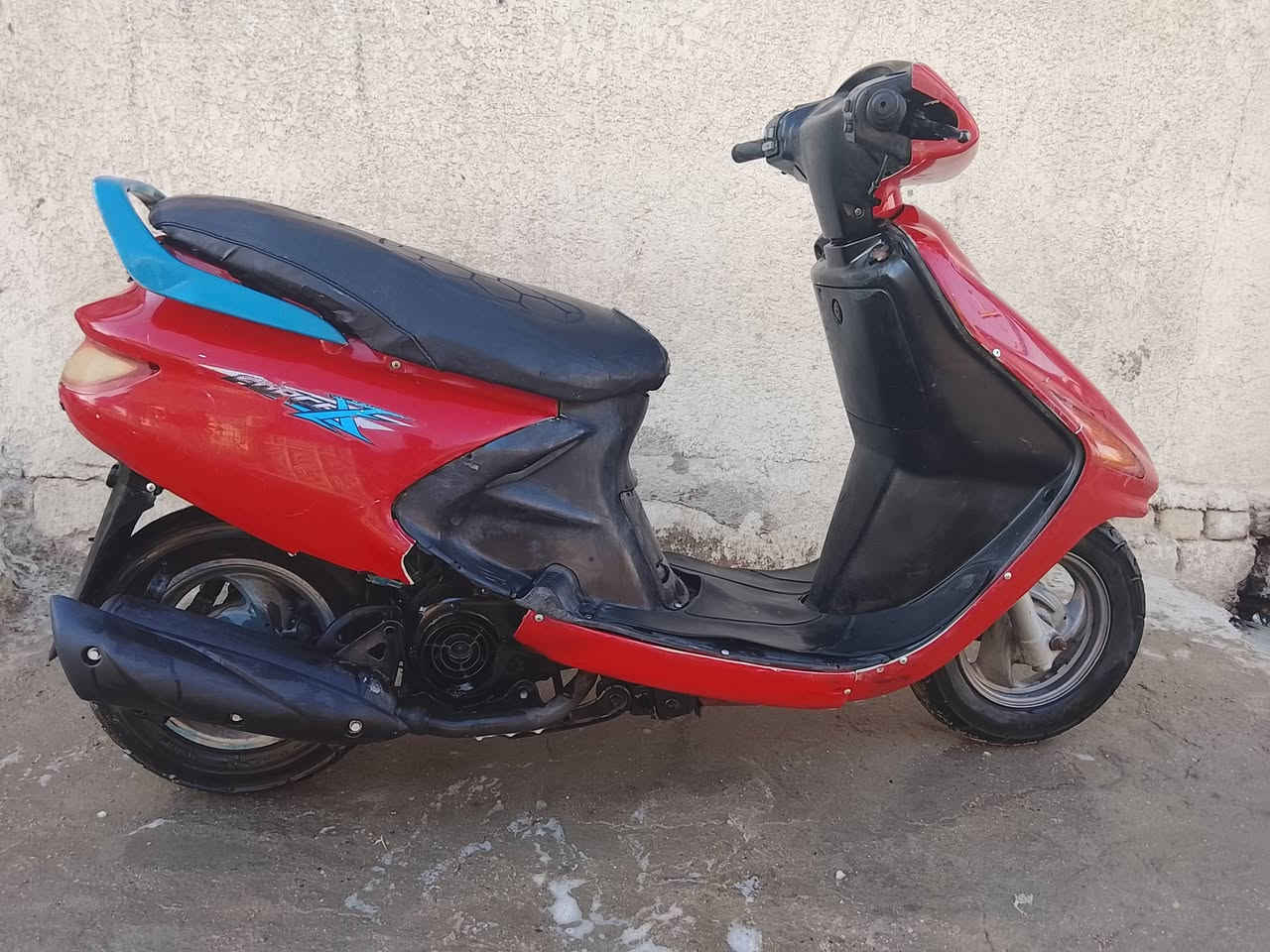 السلام عليكم دراجه فراشه للبيع الدراجه قبل يوم من مجفته الدراجه كلش حلوه جاهزه كهربائية كلها شغاله يرادله بس باتري العنوان قضاء المدينه السعر 325 وبيه مجال للطيبين رقم الهاتف ***********
