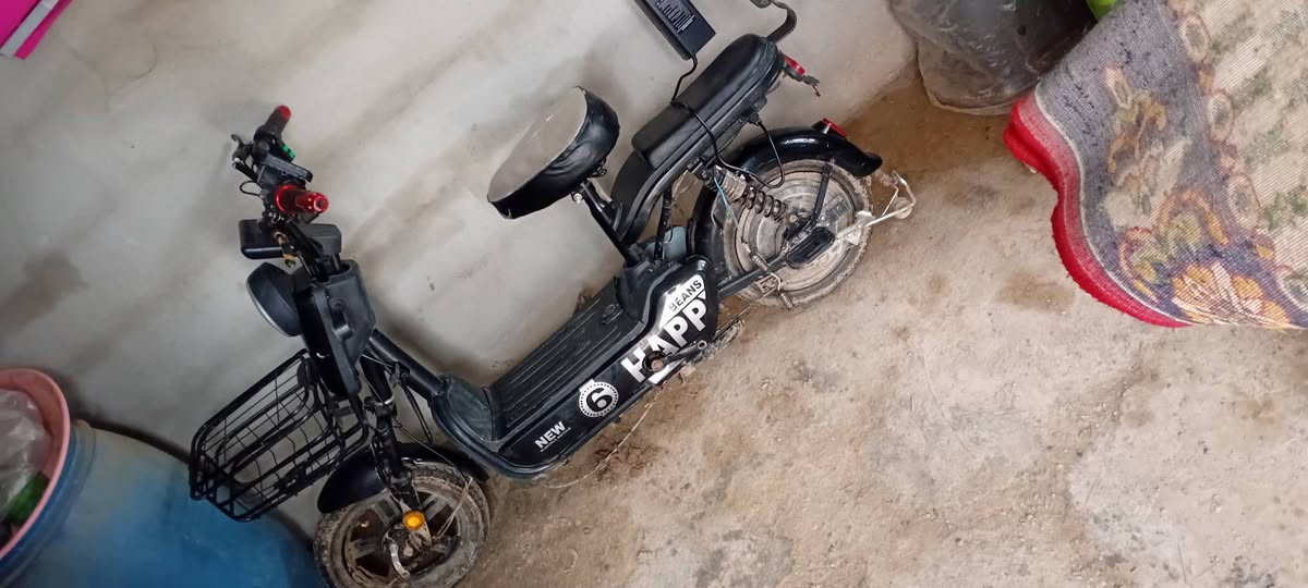 سلام عليكم دراجه شحن مديل ٢٥ جيده مستخدمه اقل شهر هاذه الرقم.   *********** خاص مفتوح السعر 375 وبيه مجال المكان البدوانيه مقابيل لاسود
