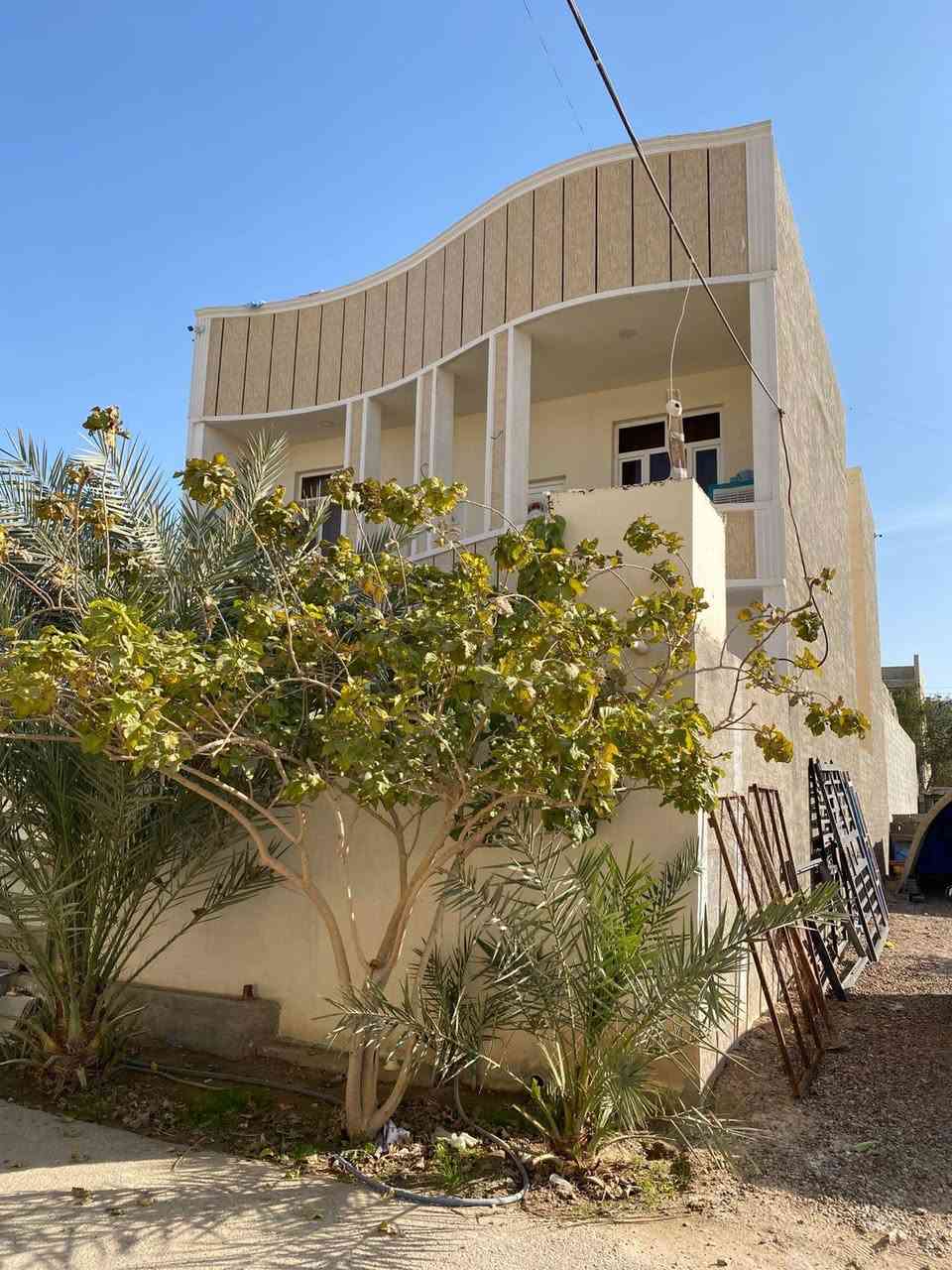 سلام عليكم بيت للبيع
في منطقة حي الملعب  ثاني قطعه عن شارع 40
رقم العقار5093
مساحه 175
الشارع 10
وجهيه 9 اله ربع نزال 20
يتكون عدد الغرف في الطابق الارضي2 /قياسهن 44 +استقبال 7ونص4 + مطبخ 45 + حمام 22 +وصحيه في الطابق الارضي
الطابق الثاني عدد الغرف 4
القياسات 4*4 العدد 2
الثالثه غرفه القياس 46 الرابعه القياس 45 + بيتنونه+مخزن القياس 7*4 وحمام وصحه في الطابق الثاني
السعر المطلوب 160مليون مجال بسيط
***********
***********
