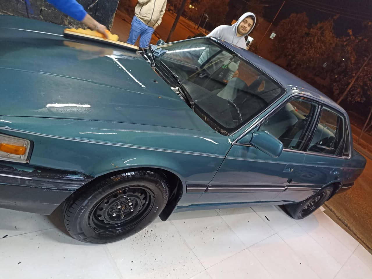 سلام عليكم ورحمة الله وبركاته
مازده ٦٢٦ 
مكينه ١٢
كير توماتيك 
كشن السايق كهرب
تبريد/  تدفيه
باتري جديد
تايات جدد
كابون بانزين
رقم نينوئ الماني
سنويه مشروع وطني ٢٠٢٨
السعر ٤٢ وبيها مجال شي قليل
***********
مكانها موصل الايسر قادسيه الثانيه
