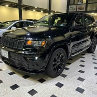 المركبة   :  جيب گراند شيروكي  موديل   : 2018 الفئة     : بلاك توب الح...