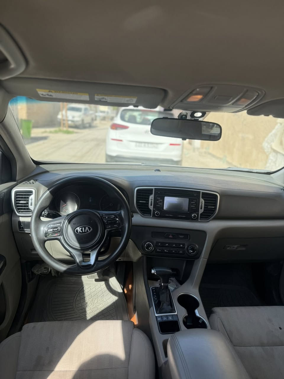 سلام عليكم احبتي الكرام
سبورتج موديل ١٧

شاشه صغيره 

مثبت سرعه 

تبريد قطعتين بشرط ثلج 

مكينه وكير مكفولات   GDi

لغود وشواصي كفاله بشرط السياره مال بيت دوام بيت لاغير 

رقم بغداد انكليزي شرط التحويل 

حادثها بنيد بس موجود يمك رقم الشاطي وحادثها هم موجود يمك با امريكا الدعاميه نفسها راجعه البلاديه 

السعر اتصل وبخدمتك 

مكانها: واسط الصويره 

الهاتف:***********
