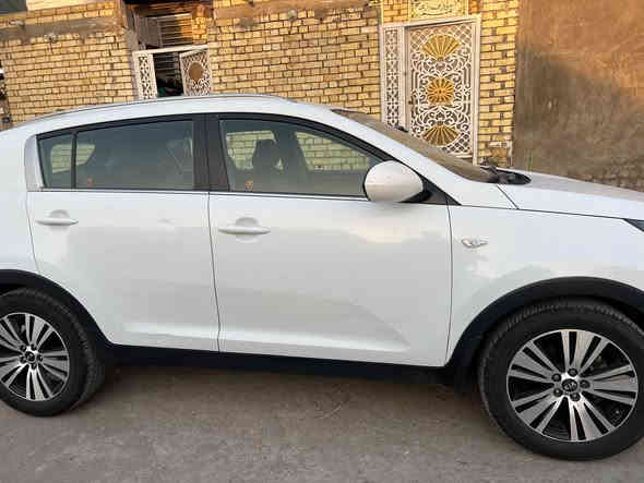 السلام عليكم كيه سبورتج موديل 2015 خليجي السياره مكفوله من الصبغ ما عدا الدعاميه  مبدله  تبريد حداديه مكينه گير تخم تاير  رقم بغداد مشروع وطني بأسمي 
تحكم ستيرن اعتذر عن المراوس بيع فقط
تحكم بل مري
كامره خلفيه 
حساسات 
محرك 2000دوش 
الرقم *********** السعر 160
