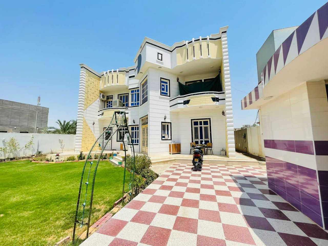 توفر لدينا البيت طابقين لبيع 
في الرمادي الصوفيه البعلوان 

الهوال واستقبال و حمام غرفه نوم ٢
طابق ثاني حمام غرفه نوم ٢

الوجه ٢٠

النزال ٣٠.٨٠
المساحه الكليه ٦١٦:والبناء٣٠٠
طابق والال حجر 
طابق ثاني طابوق 
الطابو :زراعي 

المساحه ٦١٠ 

السعر٣٣٠ وقابل للتفاوض 

للمزيد من التفاصيل يمكنكم زياره مكتبنا مكتب العين العقار ع شارع 40 مدخل الصوفيه الثانية 
او الاتصال على الارقام 

***********
***********

***********
