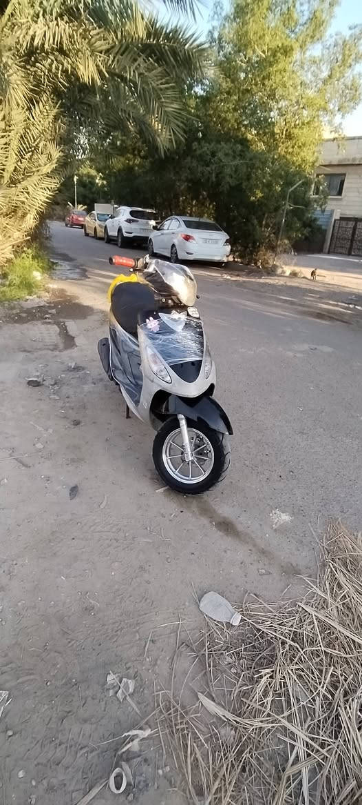 سلام عليكم دراجه ماكس منغولي كفاله عامه صار ٧ اشهر نازله كهربائيه سلف كلها شغاله مكينه بلاديه اي نقص ماكو  بيها تزويد خفيف مرتب وياله اصليه وصدر اصلي دبل خلفي اصلي زوج تاريرات جلاتيني نضافه كدام عينك سعر ٥٢٥ عنوان بنوك رقم ***********
