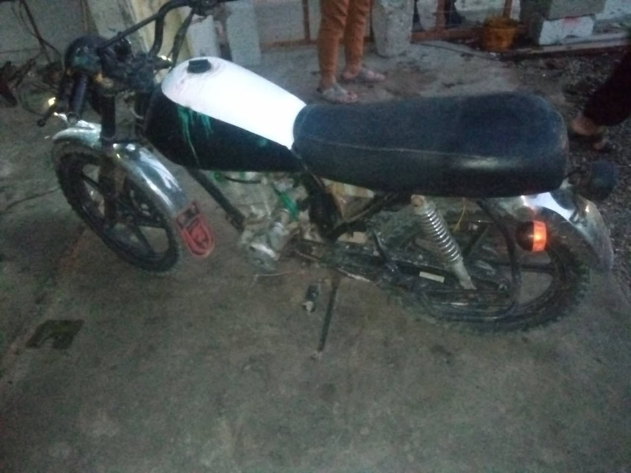 دراجة للبيع
كهربائيات كاملة 
السعر 275 وبيها مجال 
مكان تقاطع القدس 
اتصال ***********
