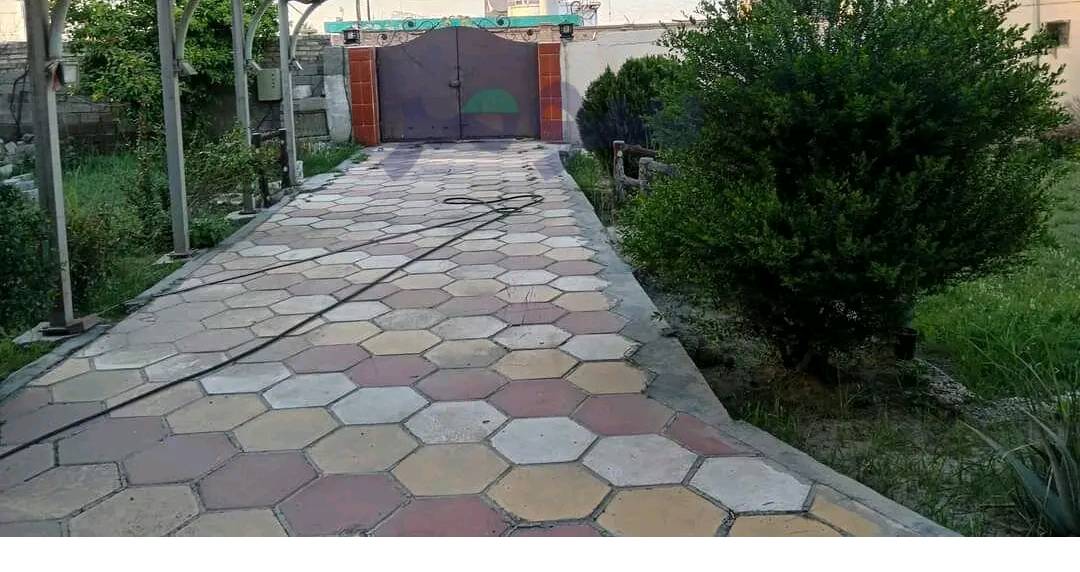 🏡 فرصة مميزة للبيع – أرض في المدائن بموقع ممتاز
للبيع أرض بمساحة 850 متر مربع في المدائن – مجاور محطة وقود المدائن، بموقع حيوي وقريب من جميع الخدمات.

✅ طابو زراعي وفق القرار 117.
✅ مشمولة بالتطويب.
✅ جميع معاملات البلدية مكتملة وجاهزة.

مواصفات العقار:

بيت بناء حديث.

بيت بناء قديم.

جميع الخدمات متوفرة: ✔️ ماء. ✔️ كهرباء. ✔️ مجاري. ✔️ إنترنت.

العقار مناسب للسكن، أو للاستثمار، أو لتقسيمه إلى عدة قطع مستقبلًا.
بس الصور قديمات 
📞 للاستفسار والمعاينة: ***********
