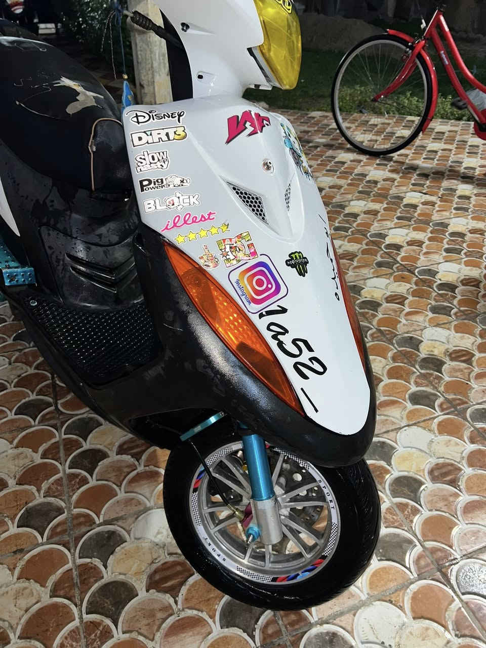 سلام عليكم دراجه ماكس عدله للبيع بوشه 55معروفه الدراجه للمن وشني هيه مزوده مطول للطول كله تزويد اصلي وسمائي مو تجاري ول دراجه تزويد الاصلي معروف سعرها ميحتاج نحجي 
صدرسمائي
فج برمبو
ملاقط سمائي
كفر اربع ولفات اصلي
قبق عمبار 
قبق فلاوين 
يدات بريك 
وياله مشيف اصلي 
دواسات سمائي 
اشاير اربعه ولف 
سباير كاربون فايبر 
قاعده رقم TsT
دبل خلفي سمائي 
قطره اكسل سمائي
فراك بريك سمائي 
دشلي كيلو متر كرزي 
شيال سمائي 
شوته اربع ولفات اصلي مو تجاري 
قبق رقم شاصي سمائي 
تعلاكه سمائي 
بيهه براغي منل طول للطول كله رياضي 
يدات انسي واي 
صالنصه صجميه
شباب دراجه مناقصه شي سعر 1100لي ميعجبه سعر ليعلق ولايراسلني لن دراجه متعوب عليها ومصروف عليها هواي وليعرف بيهن يعرف سعرها رقمي ***********اعيد واكرر لميعجبه سعر ليصير براسي عود لوتي 🫶❤️سعر 1100
