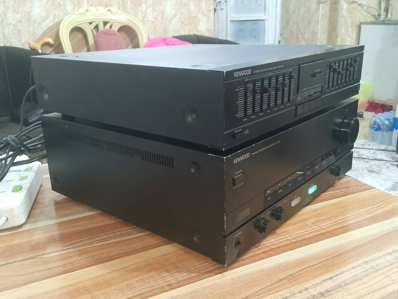 السلام عليكم من رخصت جناب الادمن مكبر صوت قوي مع كوايلايزر من شركة كنوود حجم كبير عملا ق نظافه 100 بال100 صوت ضخم وجدا نقي ياباني المنشأ 220 فولط لم يدخل تصليح لاستفسار .بصره القبله منطقة ال4 تالاف مقابل المدرسه الايرانيه نقال *********** يوجد وات ساب او *********** السعر النهائي 150 الف ...
