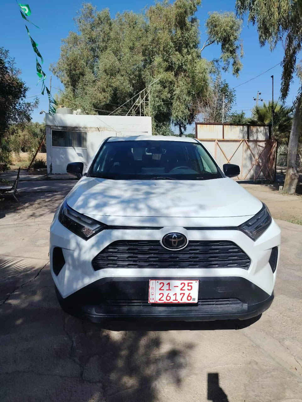 السلام عليكم
راف فور ابيض مواصفات LE. موديل 2023 ضررها جانبي بابين وجاملغ  بجم كبس رقم سليمانية 
***********
